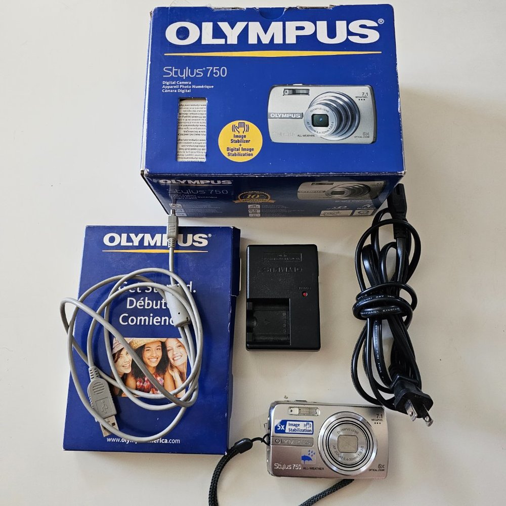 Olympus Stylus 750 CCD Digital Camera AS IS